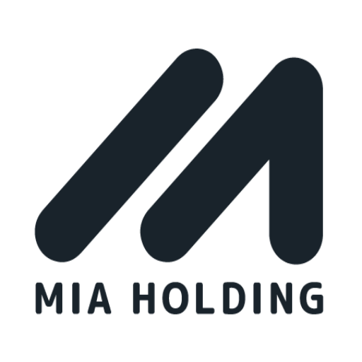 Mia holding